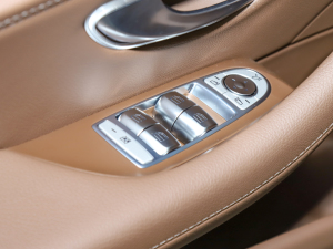 2022Ŀ E 350 e L ʽτI܇ п؅^