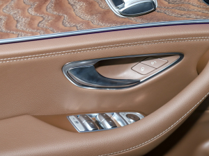 2022Ŀ E 350 e L ʽτI܇ п؅^