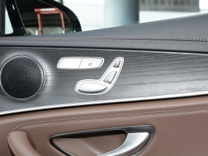 2022Ŀ E 350 e L ʽτ\I܇ g