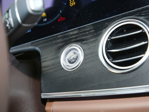 2022Ŀ E 350 e L ʽτI܇ п؅^