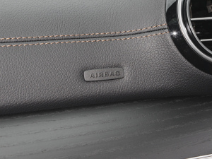 2022Ŀ E 350 e L ʽτ\I܇ п؅^