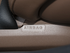 2022Ŀ E 350 e L ʽτ\I܇ п؅^