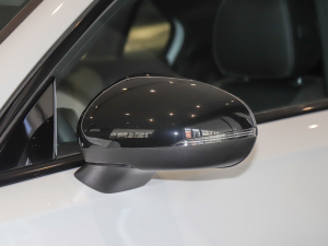 2022款AMG A 35 L 4MATIC 后视镜