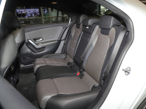 2022款AMG A 35 L 4MATIC 后排座椅