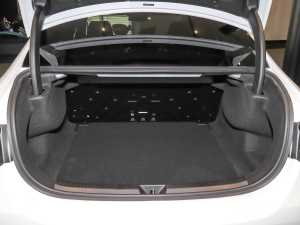 2022款AMG A 35 L 4MATIC 行李厢空间