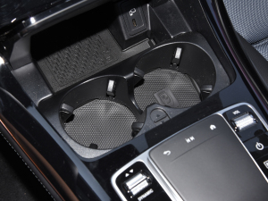 2022款改款 EQC 350 4MATIC 特别版 前排杯架