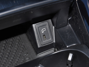 2022Ŀ EQC 350 4MATIC ؄e п؅^