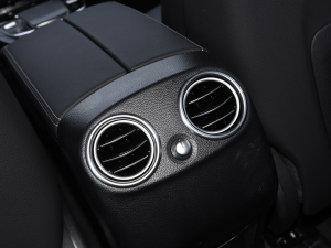 2022Ŀ EQC 350 4MATIC ؄e п؅^