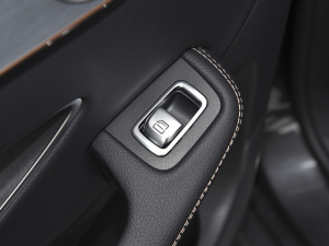 2022Ŀ EQC 350 4MATIC ܇ƅ^(q)