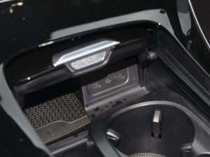 2023��C 350 eL �п؅^(q��)