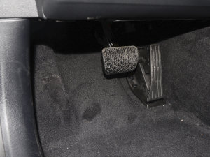 2023��C 350 eL �п؅^(q��)