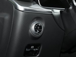 2023��Ŀ� C 350 eL �п؅^(q��)