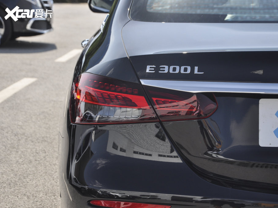 2023YE E 300 L \ӕr