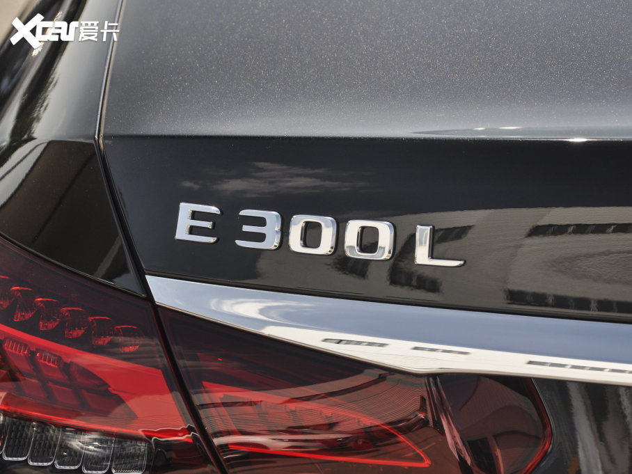 2023YE E 300 L \ӕr