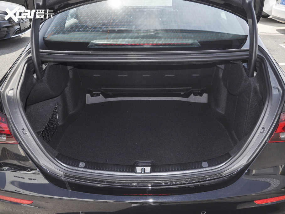 2023YE E 300 L \ӕr