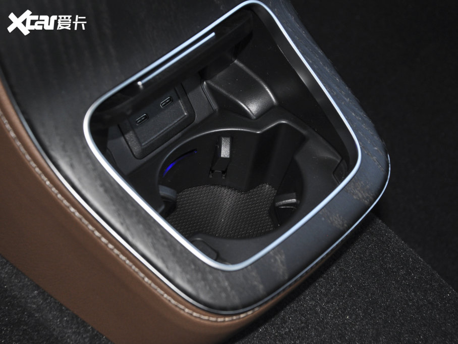 2023YE E 300 L \ӕr