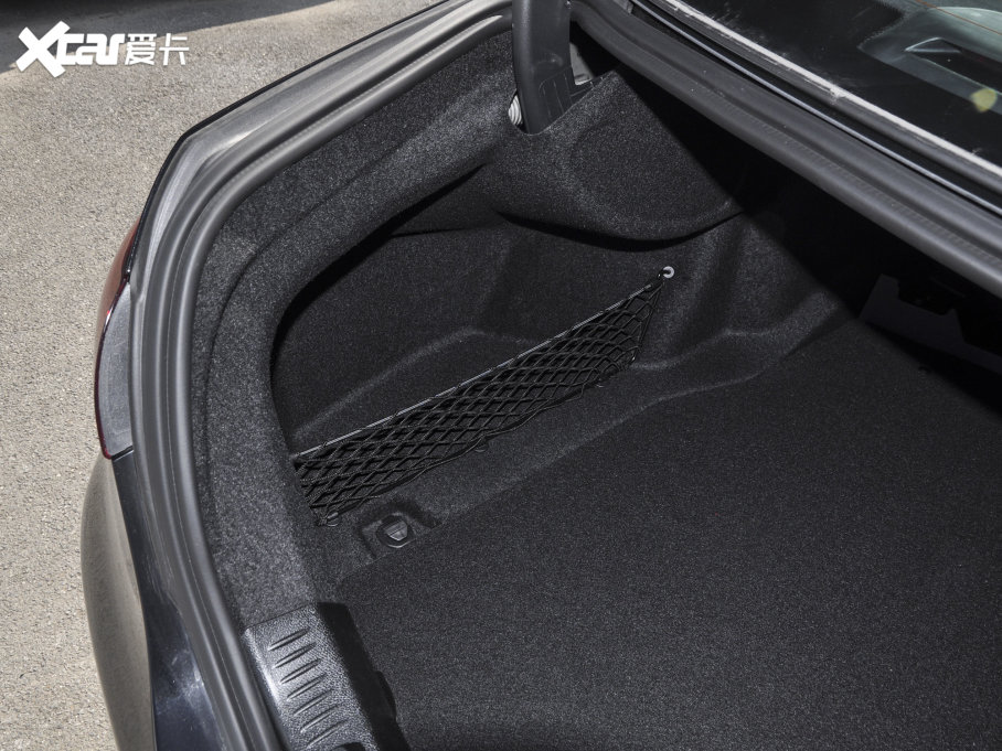 2023YE E 300 L \ӕr