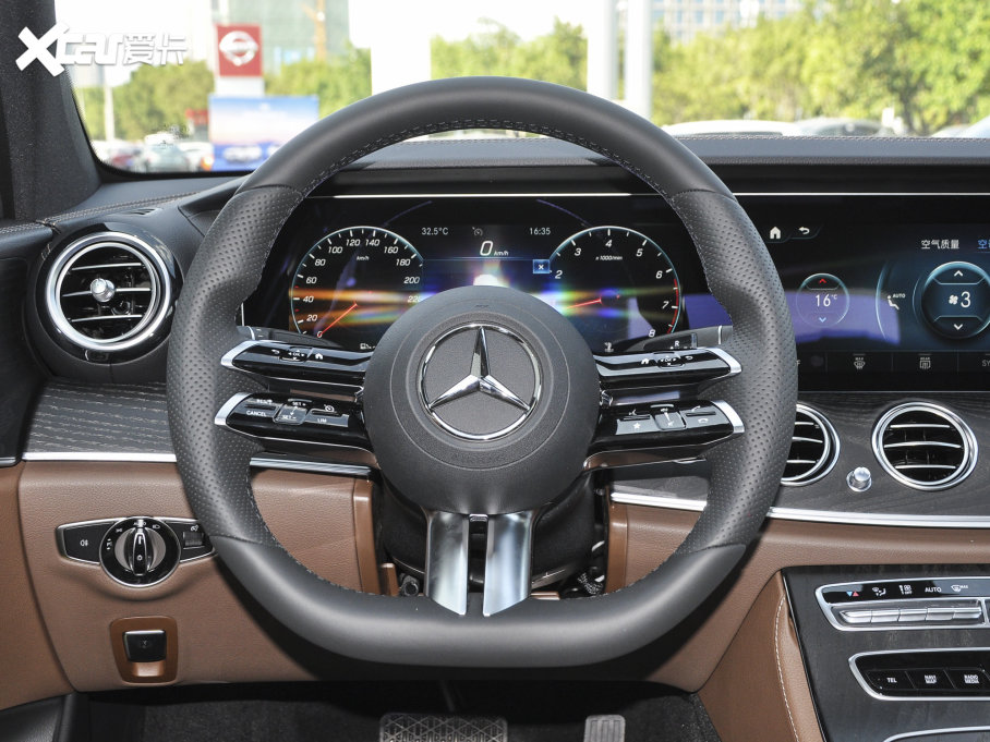 2023YE E 300 L \ӕr