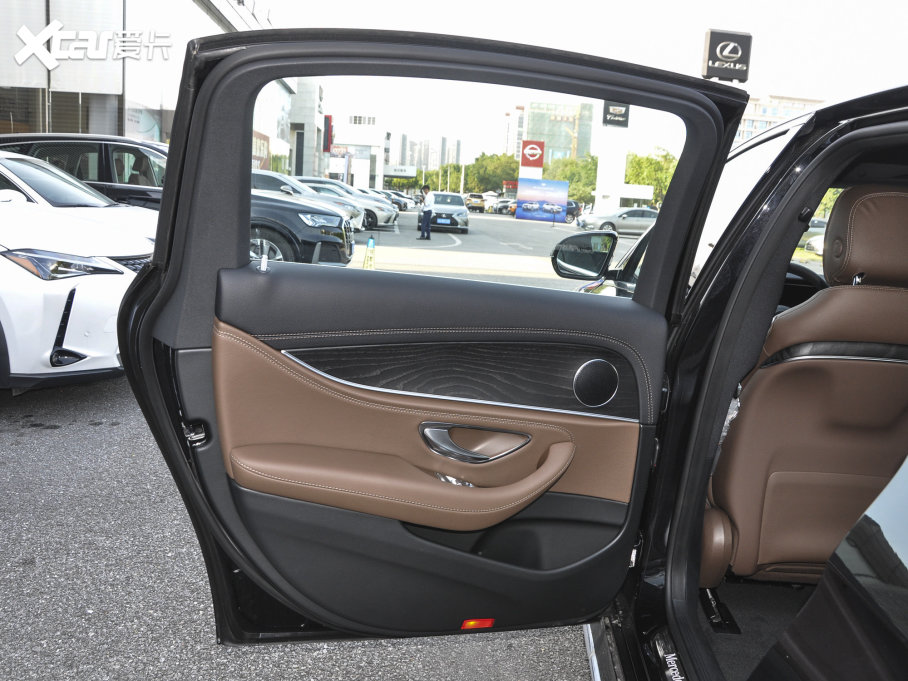 2023YE E 300 L \ӕr