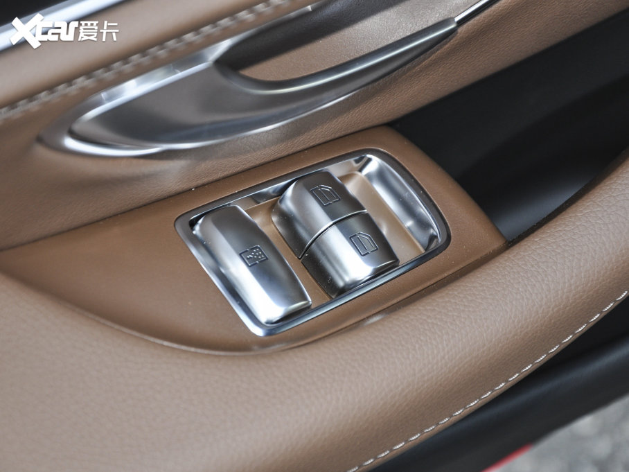 2023YE E 300 L \ӕr