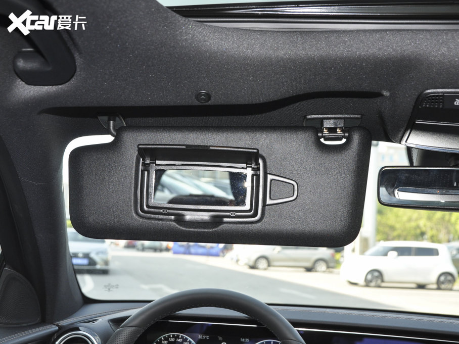 2023YE E 300 L \ӕr