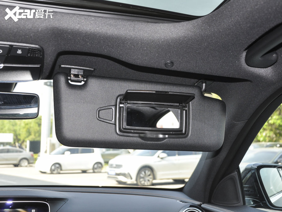 2023YE E 300 L \ӕr