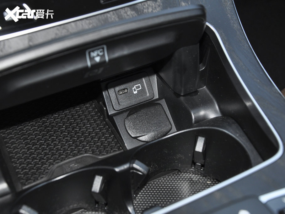 2023YE E 300 L \ӕr