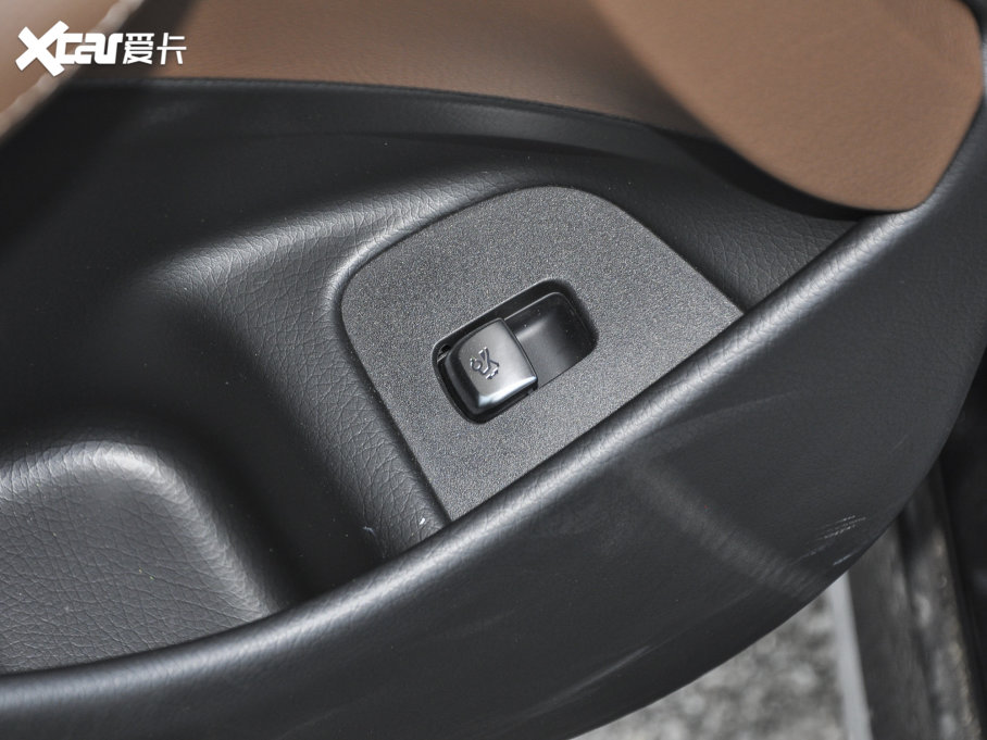 2023YE E 300 L \ӕr