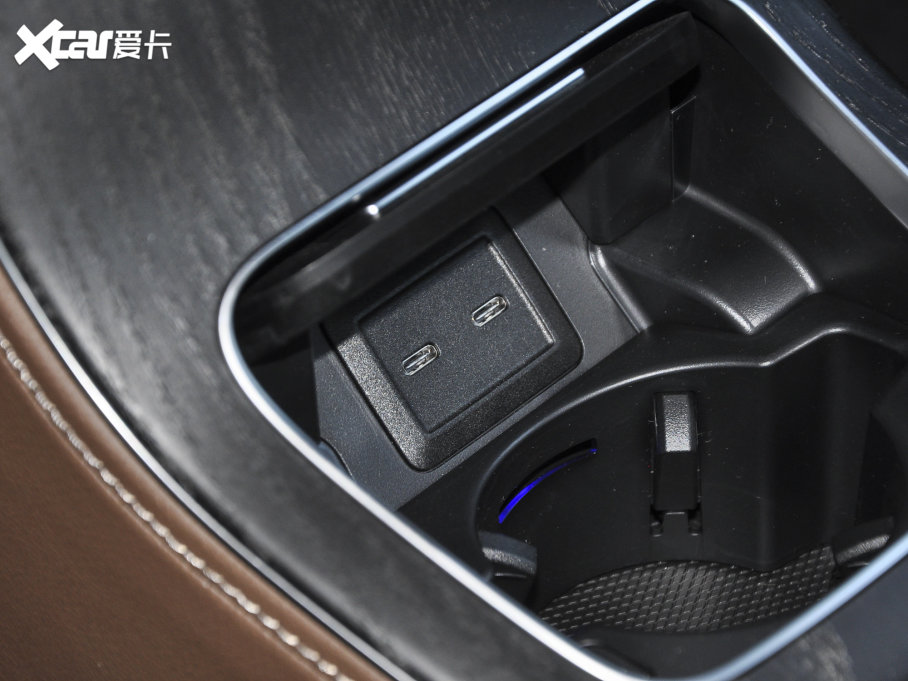 2023YE E 300 L \ӕr