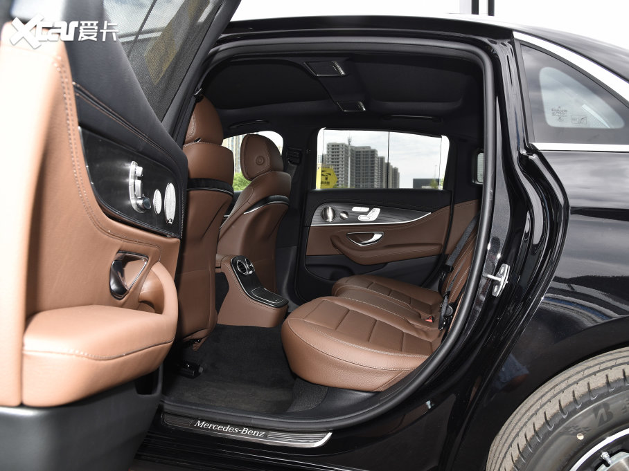 2023��YE�� E 300 L �\�Ӻ��A��