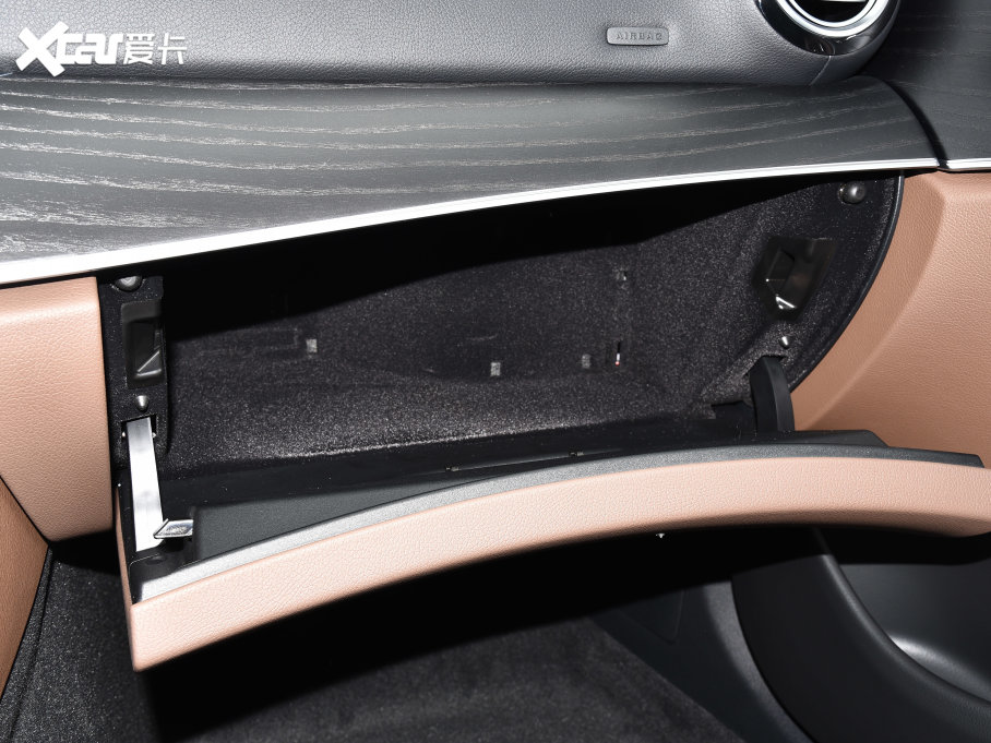 2023��YE�� E 300 L �\�Ӻ��A��