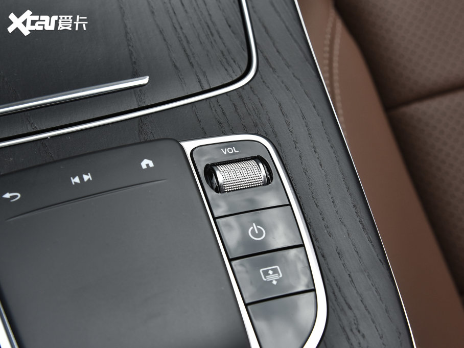 2023��YE�� E 300 L �\�Ӻ��A��