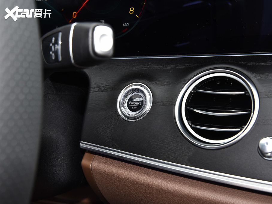 2023��YE�� E 300 L �\�Ӻ��A��