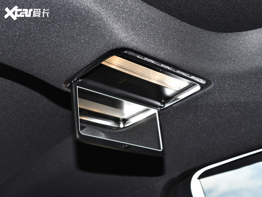 2023��YE�� E 300 L �\�Ӻ��A��