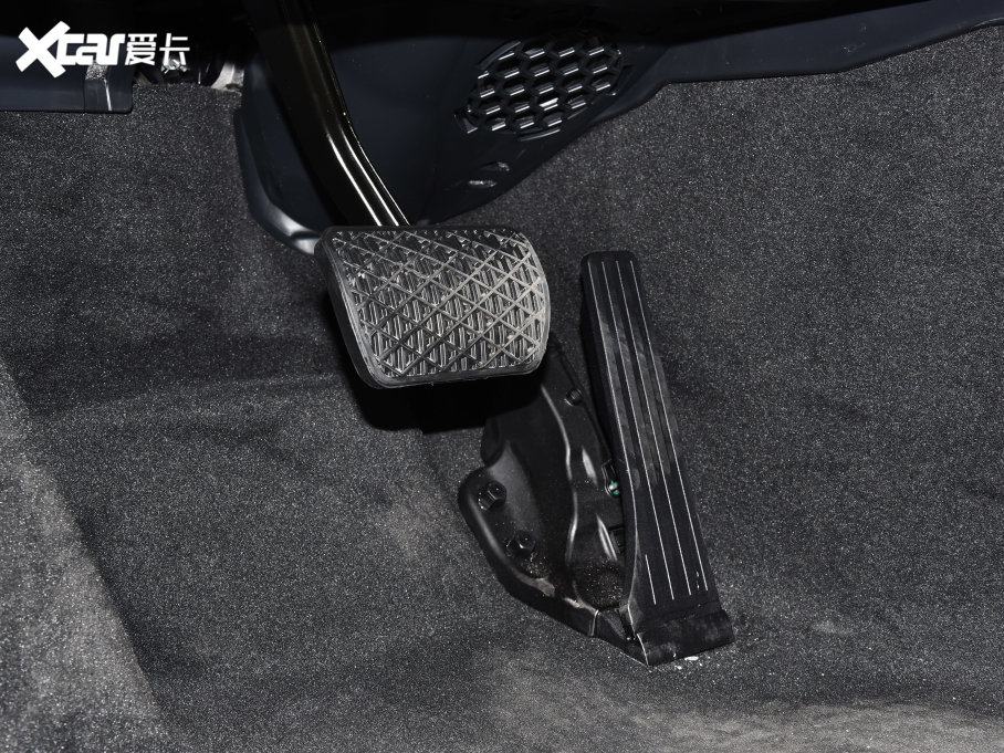 2023��YE�� E 300 L �\�Ӻ��A��