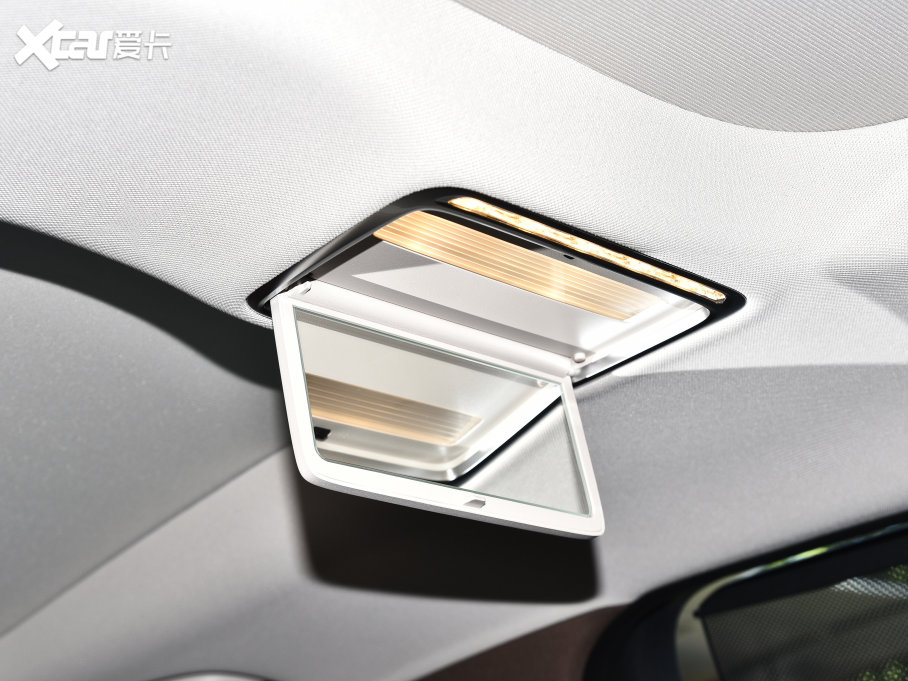 2023��YE�� E 300 L ���F��