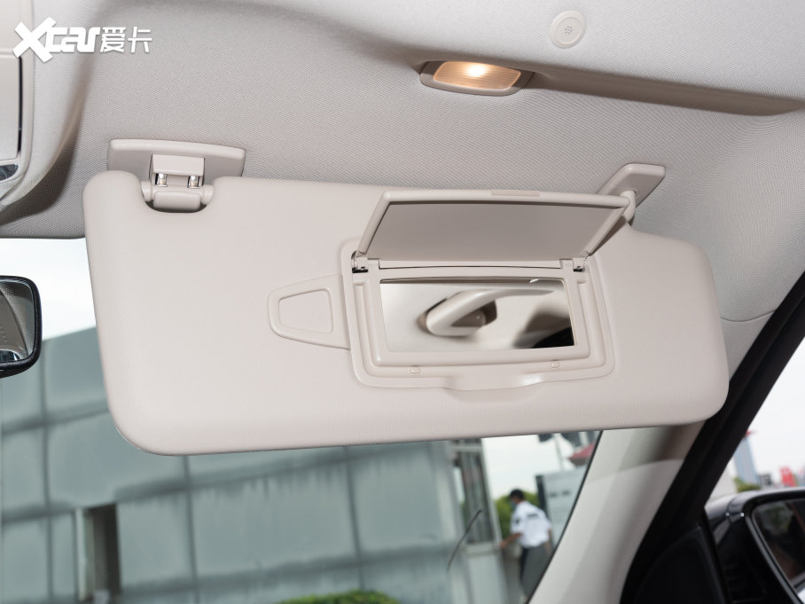 2023��YE�� E 300 L ���A��