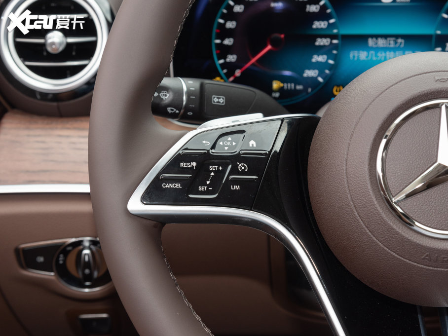 2023��YE�� E 300 L ���A��