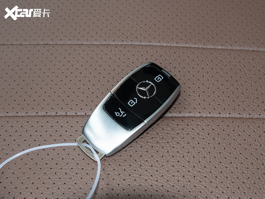 2023��YE�� E 300 L ���A��