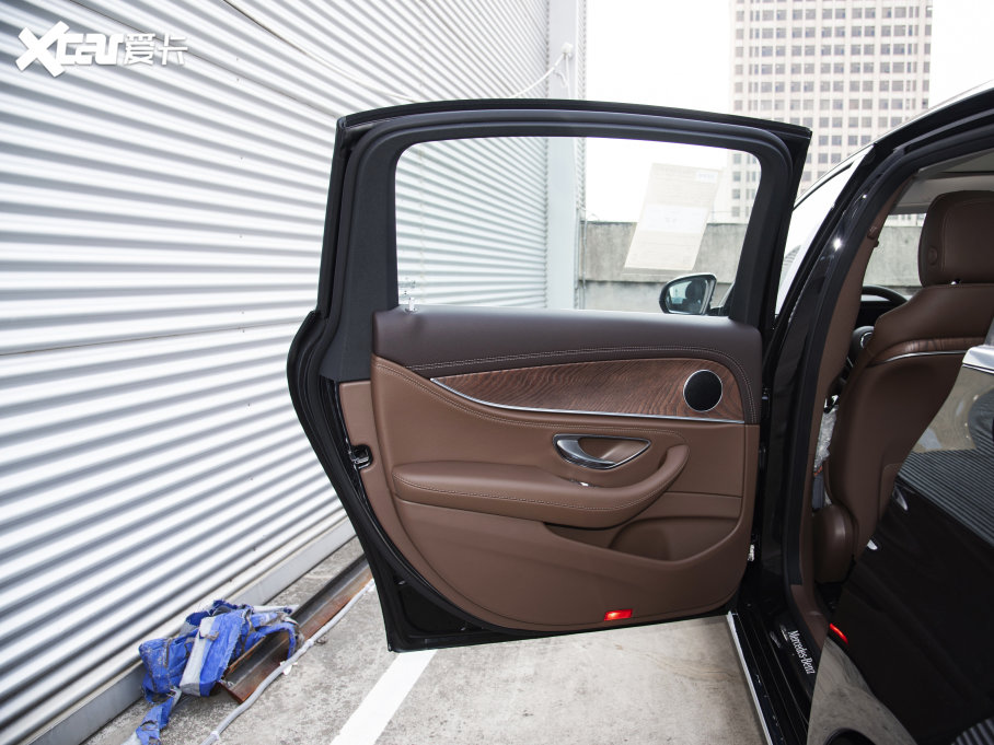 2023��YE�� E 260 L