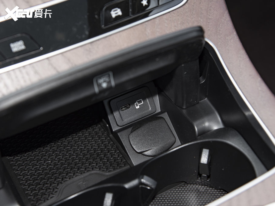 2023��YE�� E 260 L