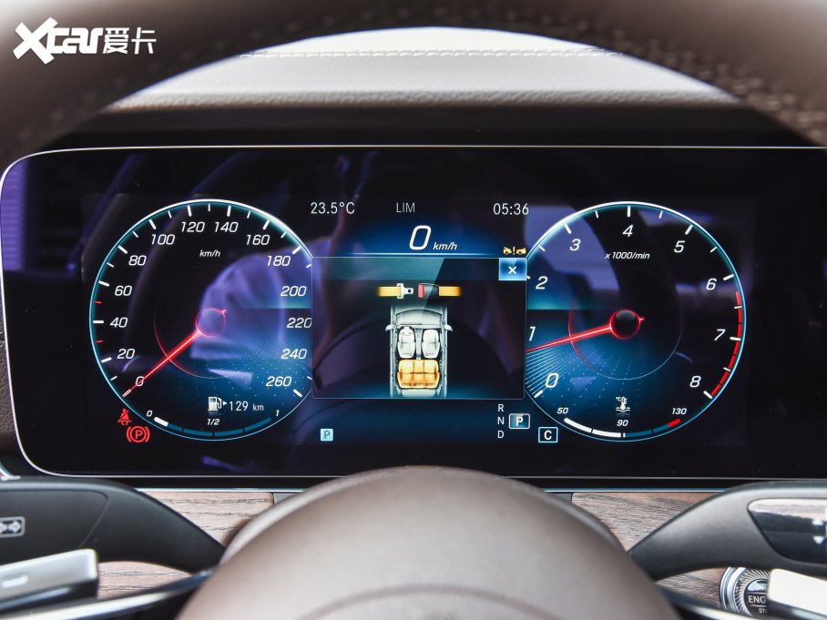 2023��YE�� E 300 L �r����