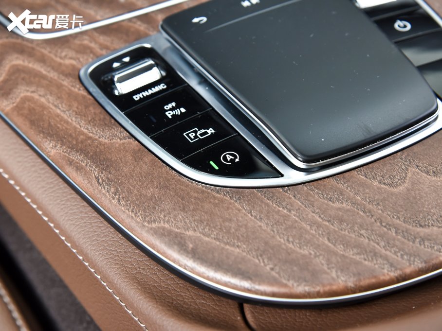 2023��YE�� E 300 L �r����