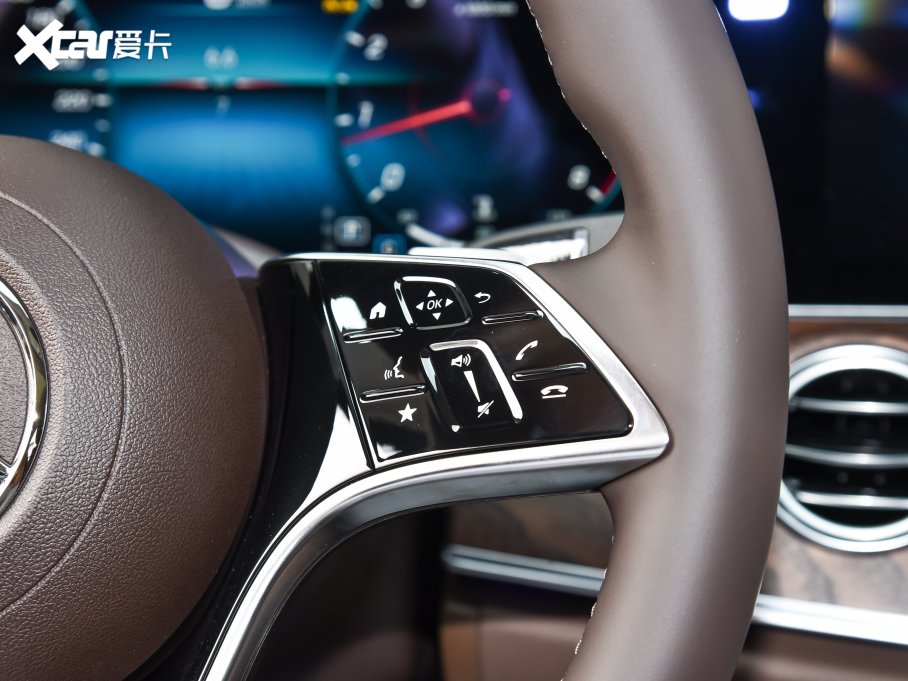 2023��YE�� E 300 L �r����