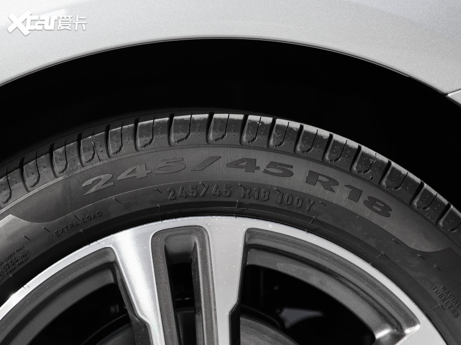 2023��YE�� E 260 L �\����