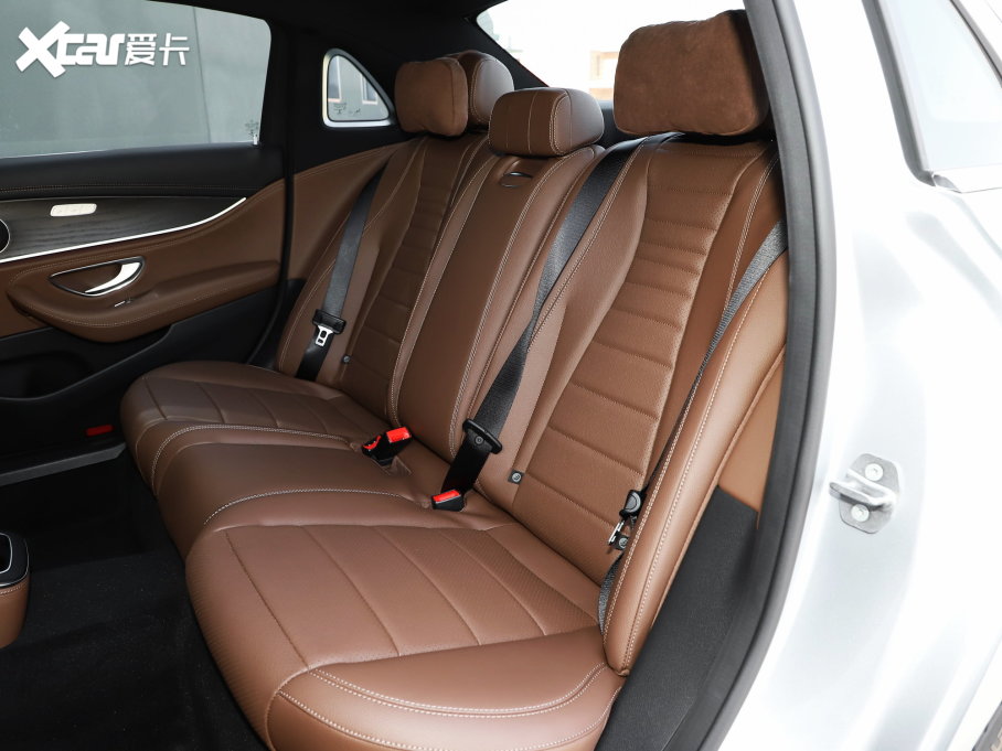 2023��YE�� E 260 L �\����