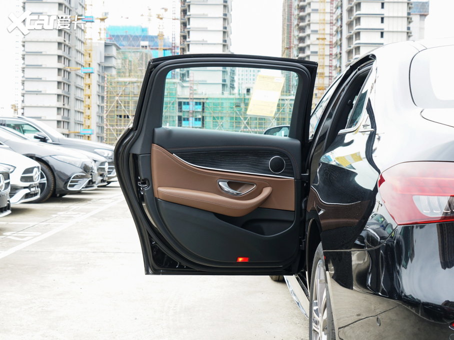 2023��YE�� �Ŀ� E 260 L �\���� 4MATIC