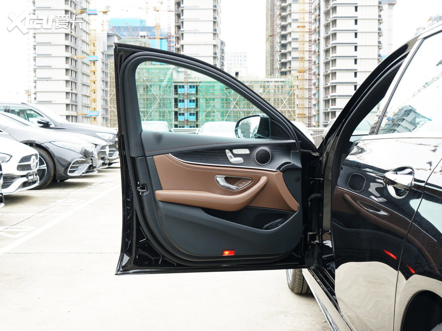 2023��YE�� �Ŀ� E 260 L �\���� 4MATIC