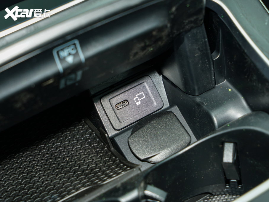 2023��YE�� �Ŀ� E 260 L �\���� 4MATIC