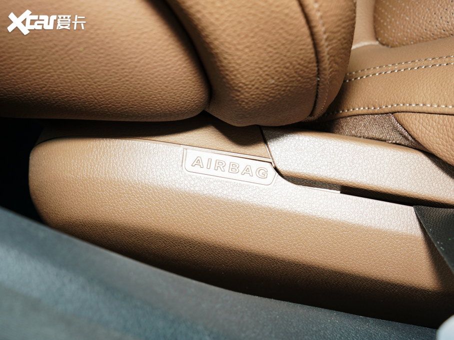 2023��YE�� �Ŀ� E 260 L �\���� 4MATIC